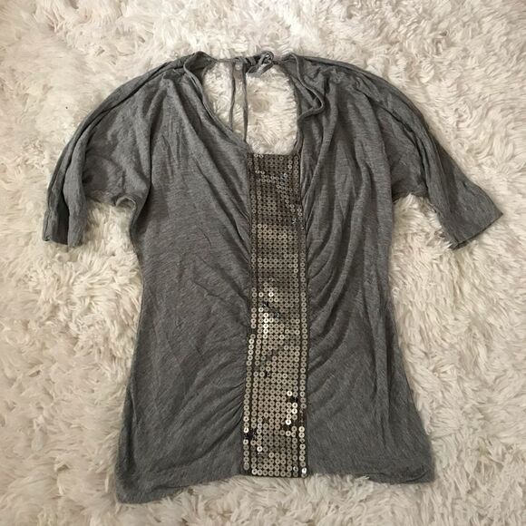 Guess V Neck short sleeve gray top with sequins down front size Medium EUC - Picture 4 of 8